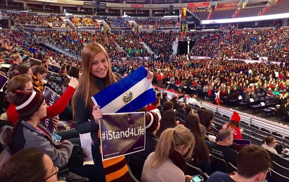 Salvadoreña participa en “Youth Rally”en Washington